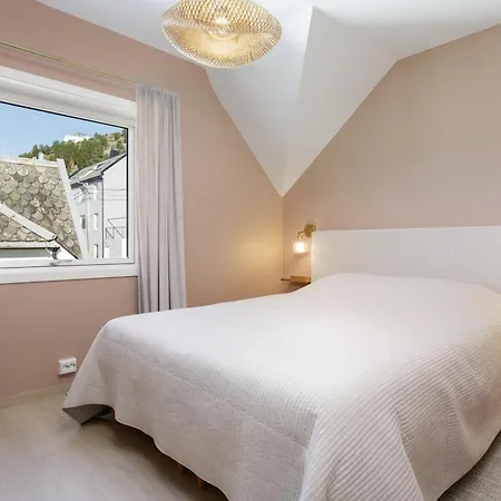 Апартаменты Fjord Vista - Floor In Олесунн